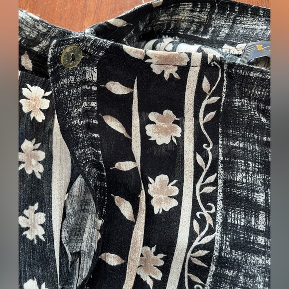 VI petite Floral Pocket skirt Black and cream size small - Picture 6 of 6